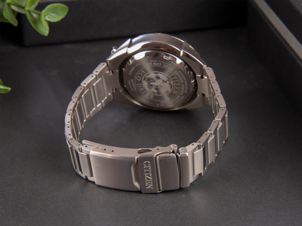 Montre à Quartz Citizen Bullhead Titanium Special Edition, Noir AV0080-88E